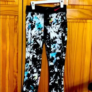 Girls Nike athletic capris
